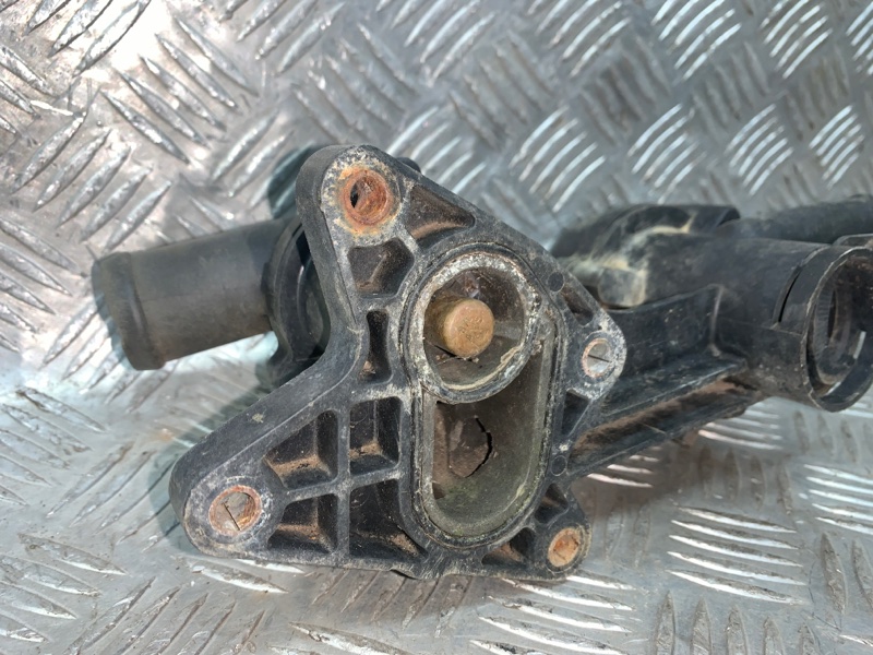 Корпус термостата Polo 2013 CFNA Корпус термостата Polo 2013 CFNA