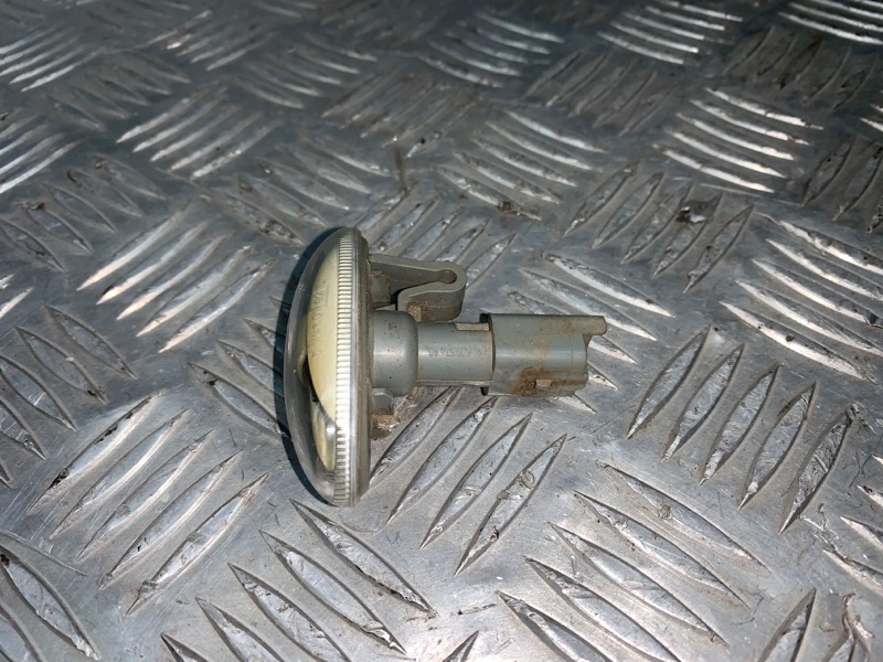 Запчасть патрон лампы повторителя поворотов передний Peugeot 206 1 1998-2012 TU3A 9680057480 Б/У Патрон лампы повторителя поворотов передний Peugeot 206 1 1998-2012 TU3A 9680057480 Б/У