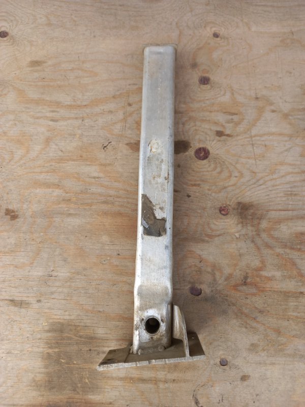 Запчасть кронштейн передний правый Peugeot Partner 2012 TEPEE B9 EP6 Б/У Кронштейн передний правый Peugeot Partner 2012 TEPEE B9 EP6 Б/У