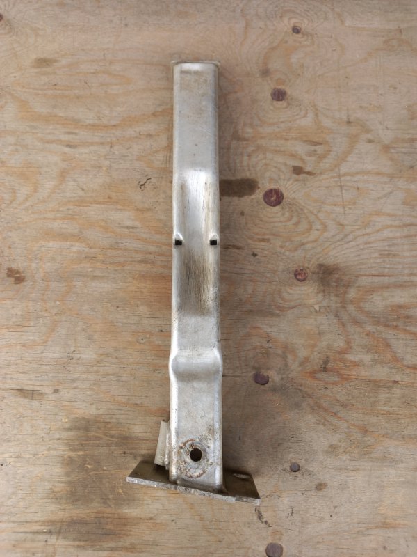 Кронштейн передний правый Partner 2012 TEPEE B9 EP6 Кронштейн передний правый Partner 2012 TEPEE B9 EP6