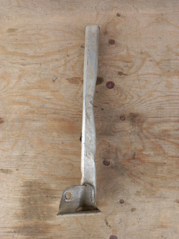 Кронштейн передний правый Peugeot Partner TEPEE B9 EP6 Кронштейн передний правый Peugeot Partner TEPEE B9 EP6