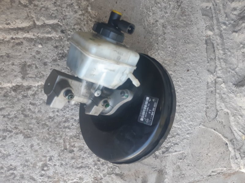 Вакуумный усилитель тормозов Renault Logan 472102876R Б/У