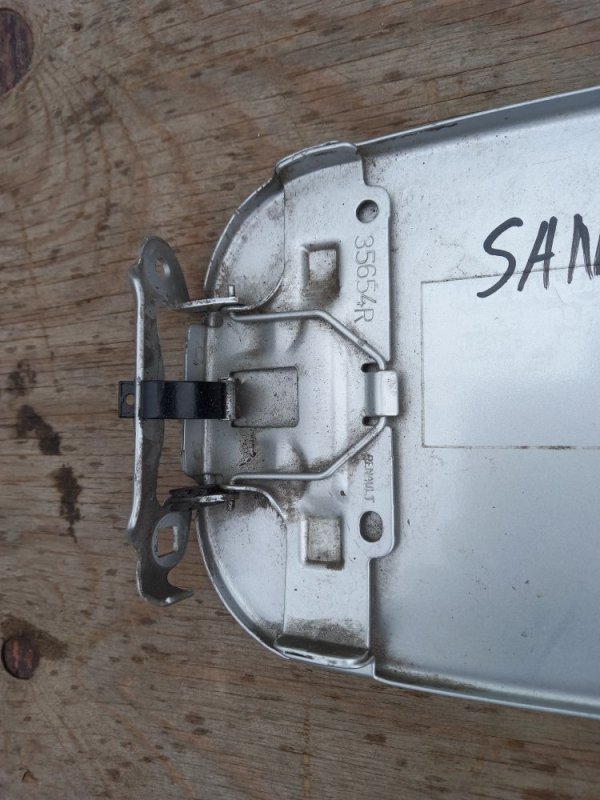 Лючок топливного бака Sandero