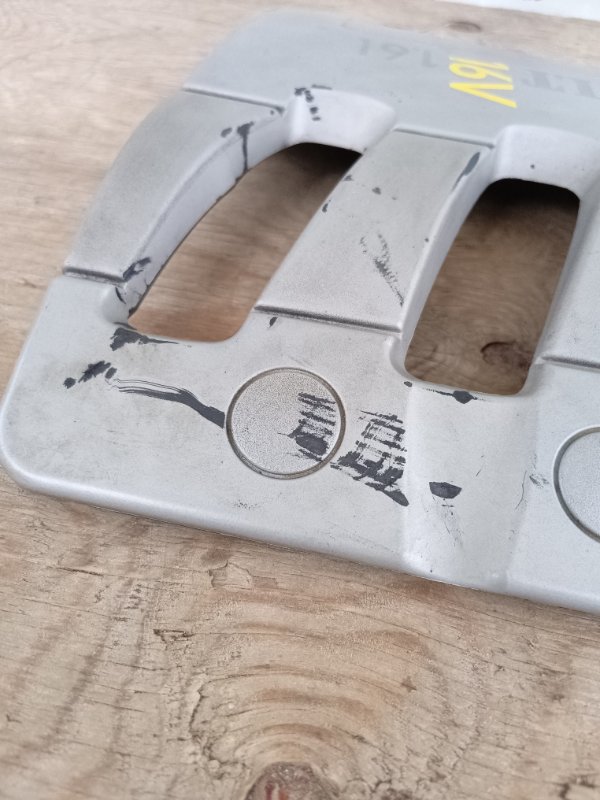 Декоративная крышка двигателя Megane-1