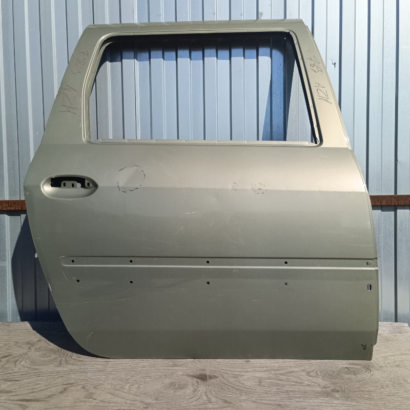 Дверь задняя правая Lada Largus 821009310R Б/У