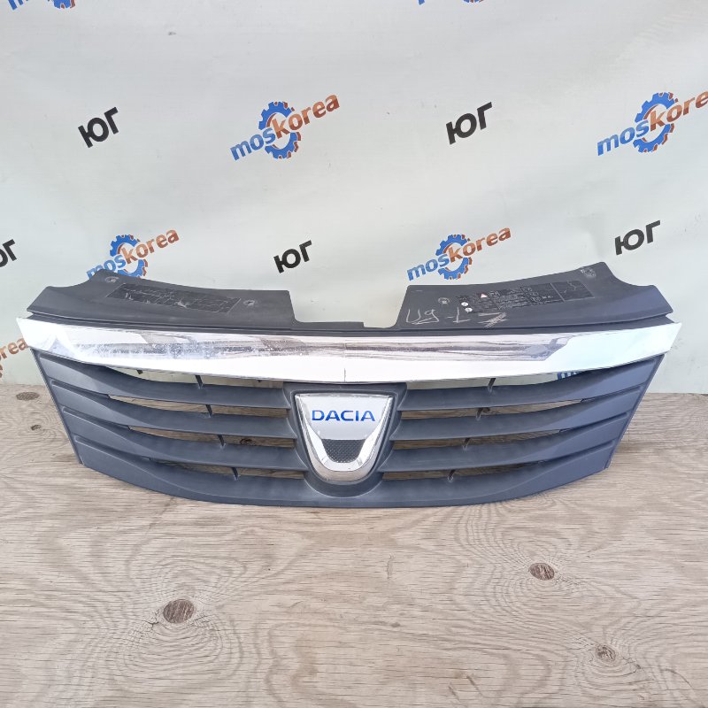 Решетка радиатора Dacia Logan 8200748240 Б/У