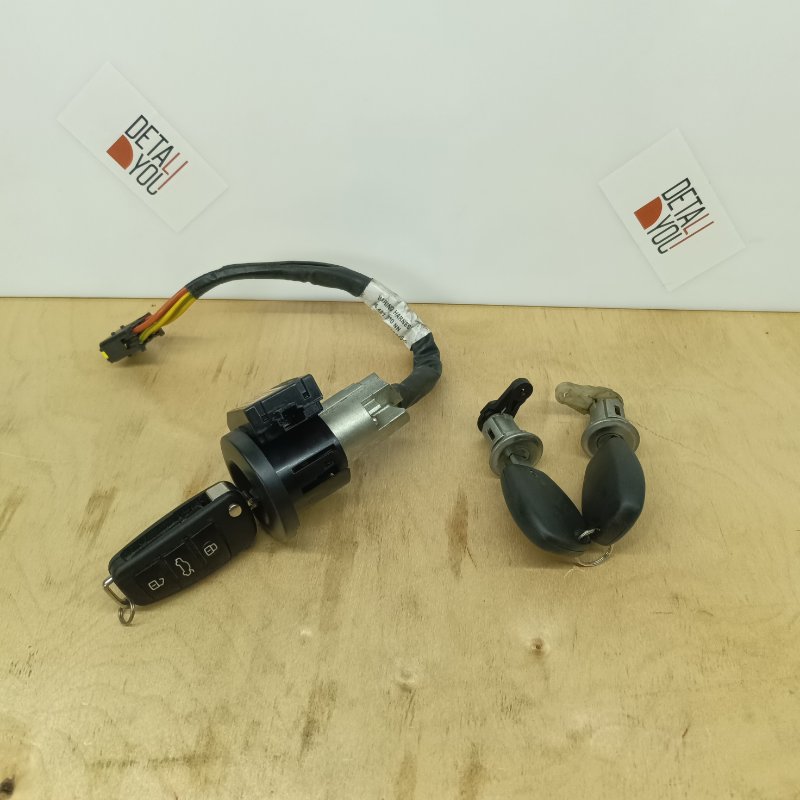 Замок зажигания Lada Largus 806019912R Б/У