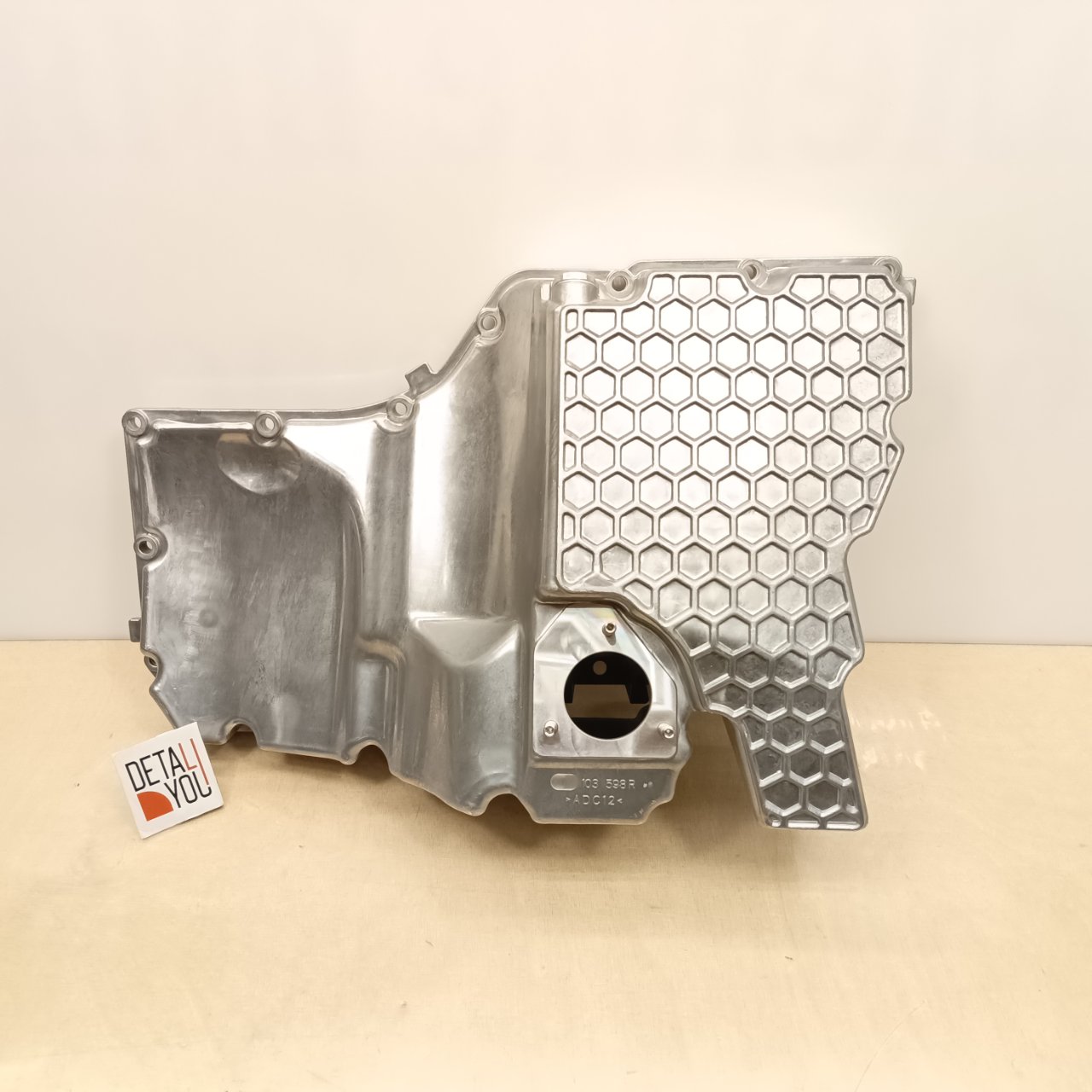 Поддон двигателя Audi A6 2.0 бензин 06L103598R новая