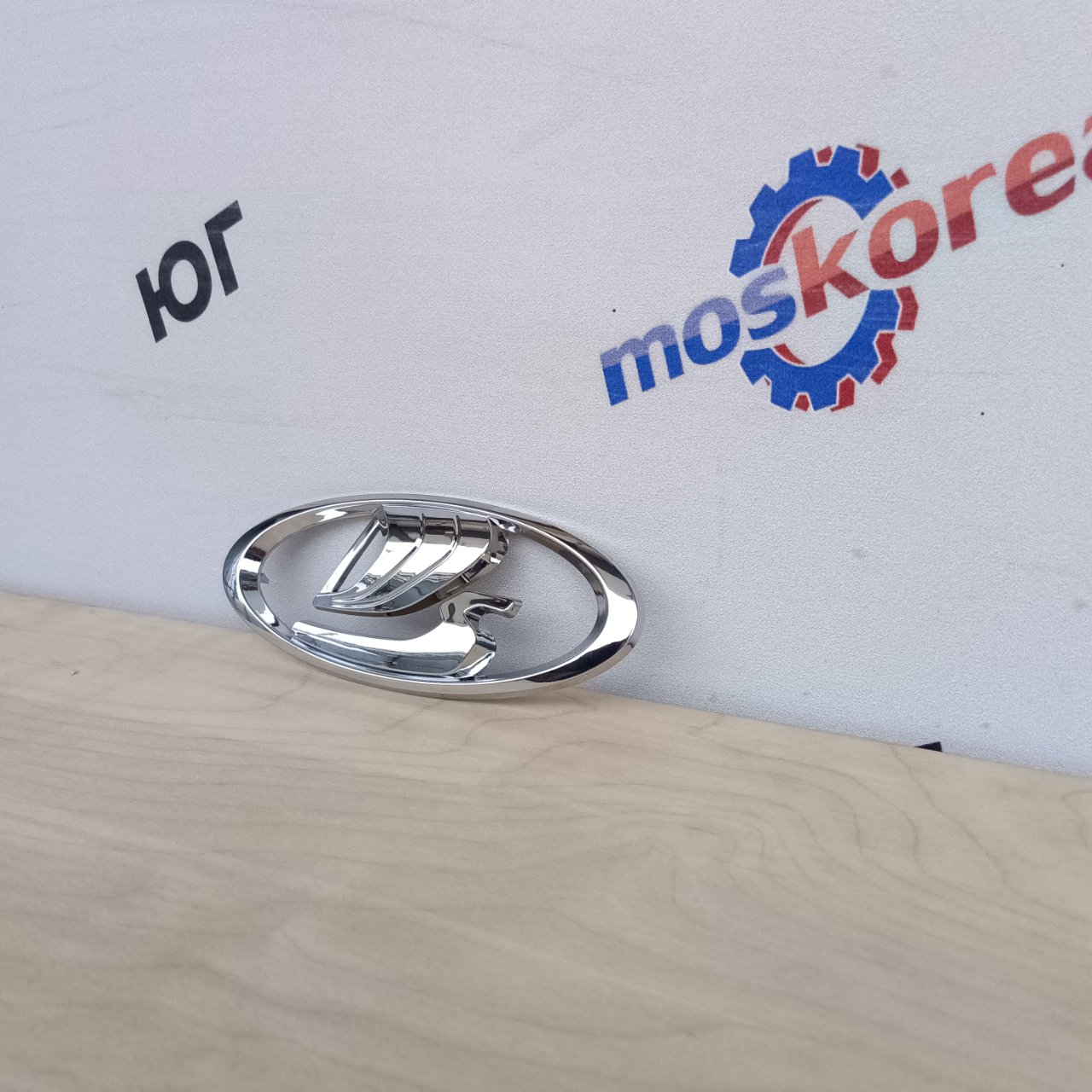 Эмблема Lada Largus