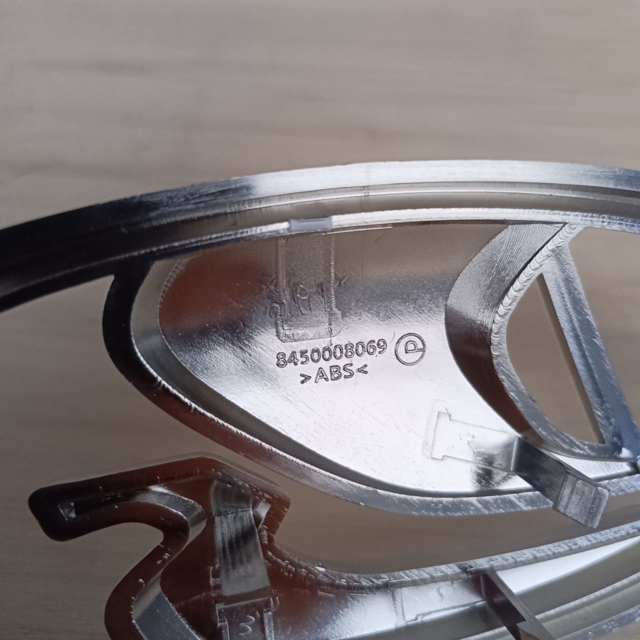 Эмблема Largus