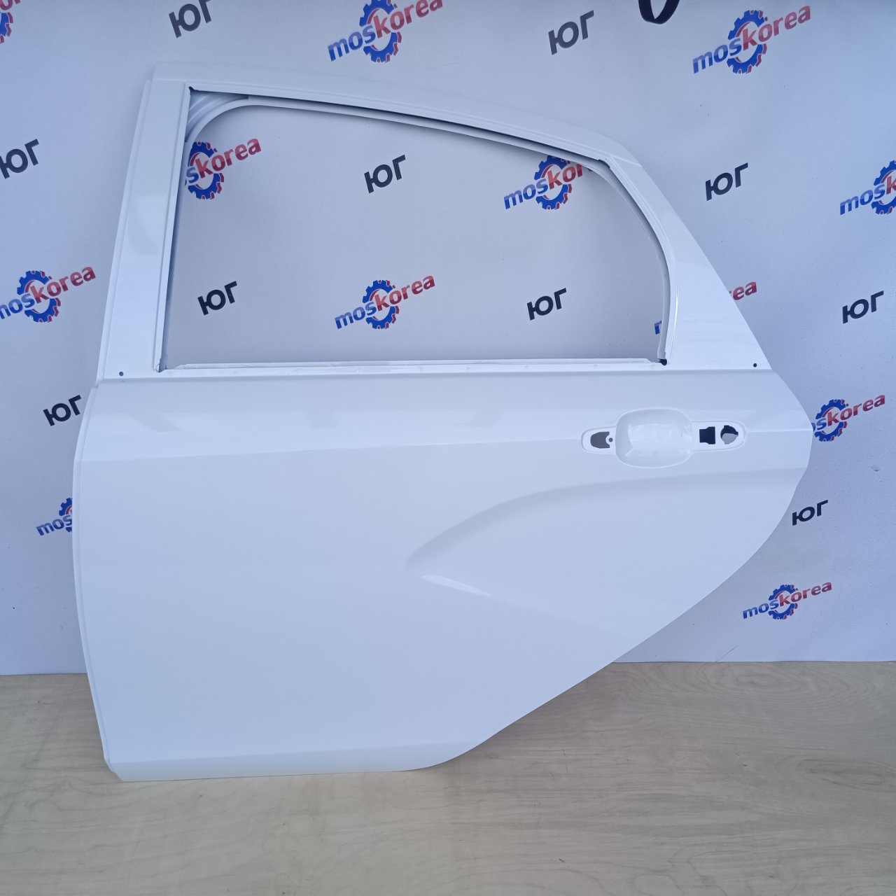 Дверь задняя левая Lada Vesta Ледниковый / 221 СЕДАН