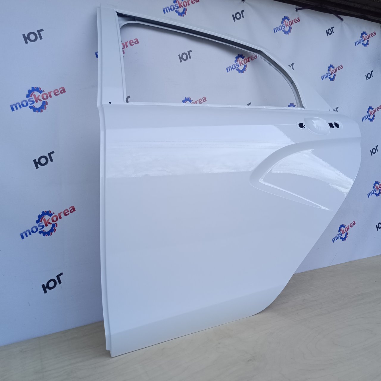 Дверь задняя левая Vesta Ледниковый / 221 СЕДАН