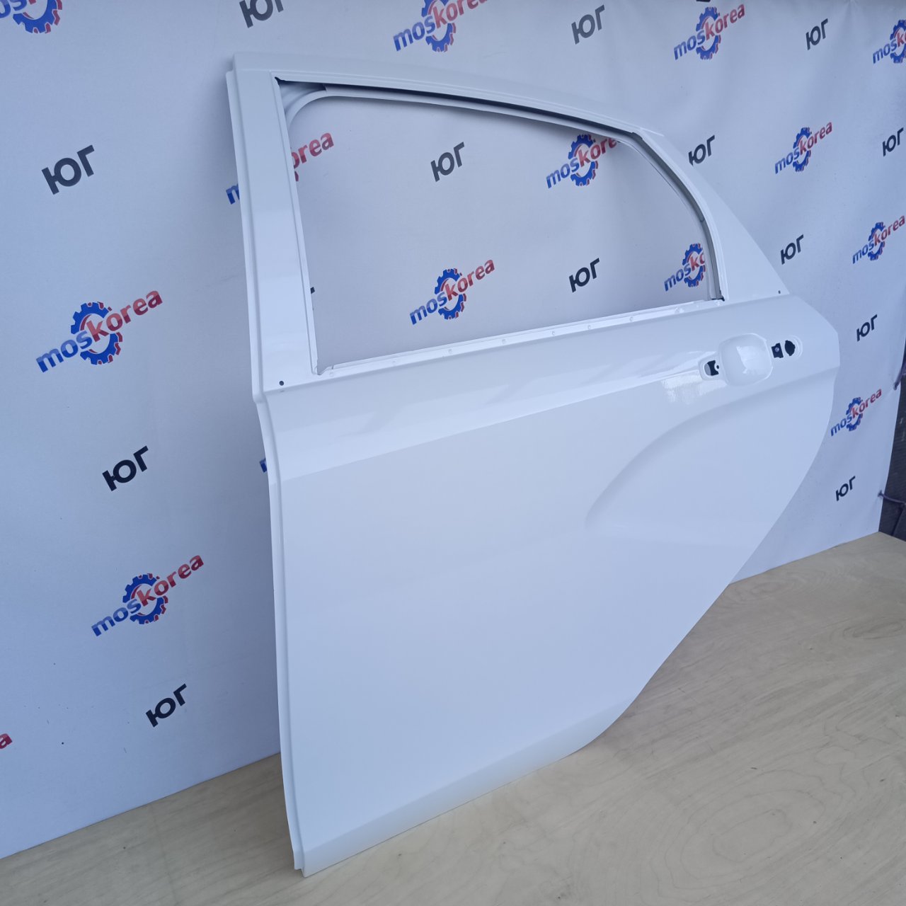 Дверь задняя левая Vesta Ледниковый / 221 СЕДАН