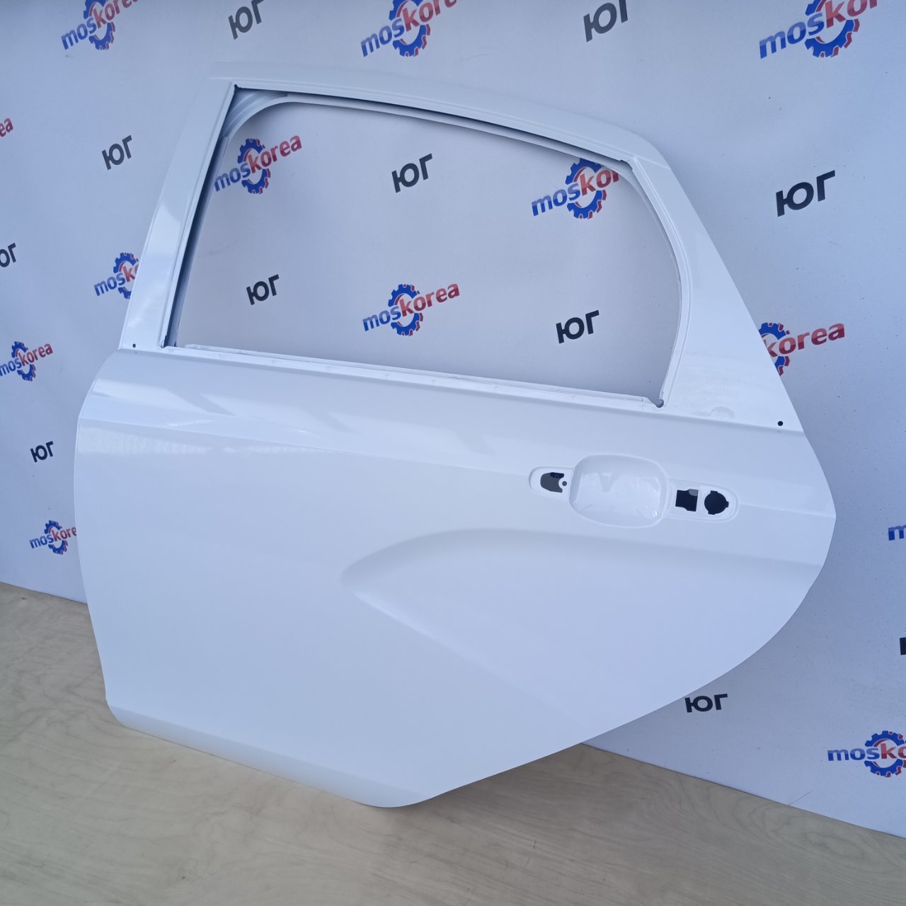 Дверь задняя левая Vesta Ледниковый / 221 СЕДАН