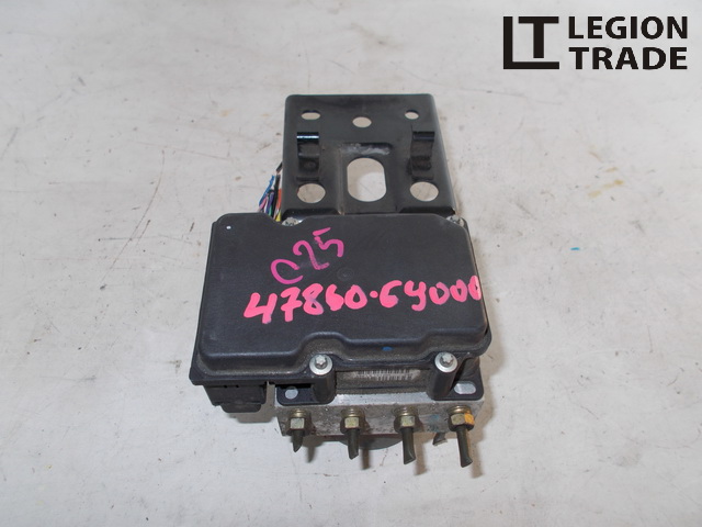 Блок abs Nissan Serena C25 Блок abs Nissan Serena C25
