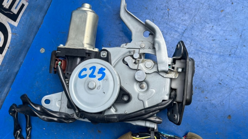 Замок 5-й двери задний SERENA C25