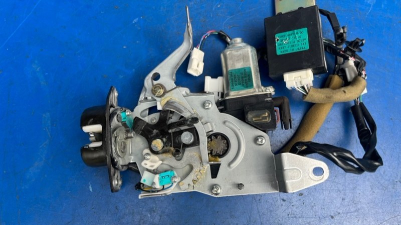 Замок 5-й двери задний NISSAN SERENA C25