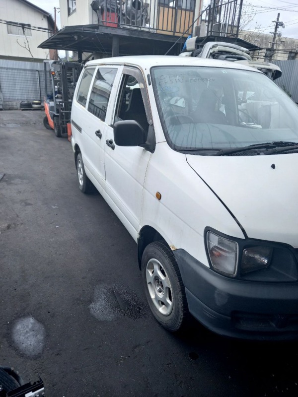 Стекло собачника заднее правое TOYOTA LITE ACE NOAH CR51 2C