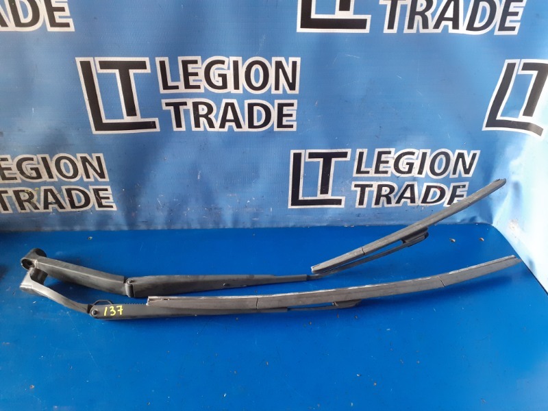 Поводок дворника передний NISSAN LEAF 06.2013 AZE0 EM57 288813NB0A контрактная