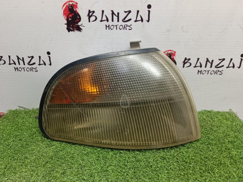Габарит передний правый Mitsubishi Delica 4D56 12087009 контрактная