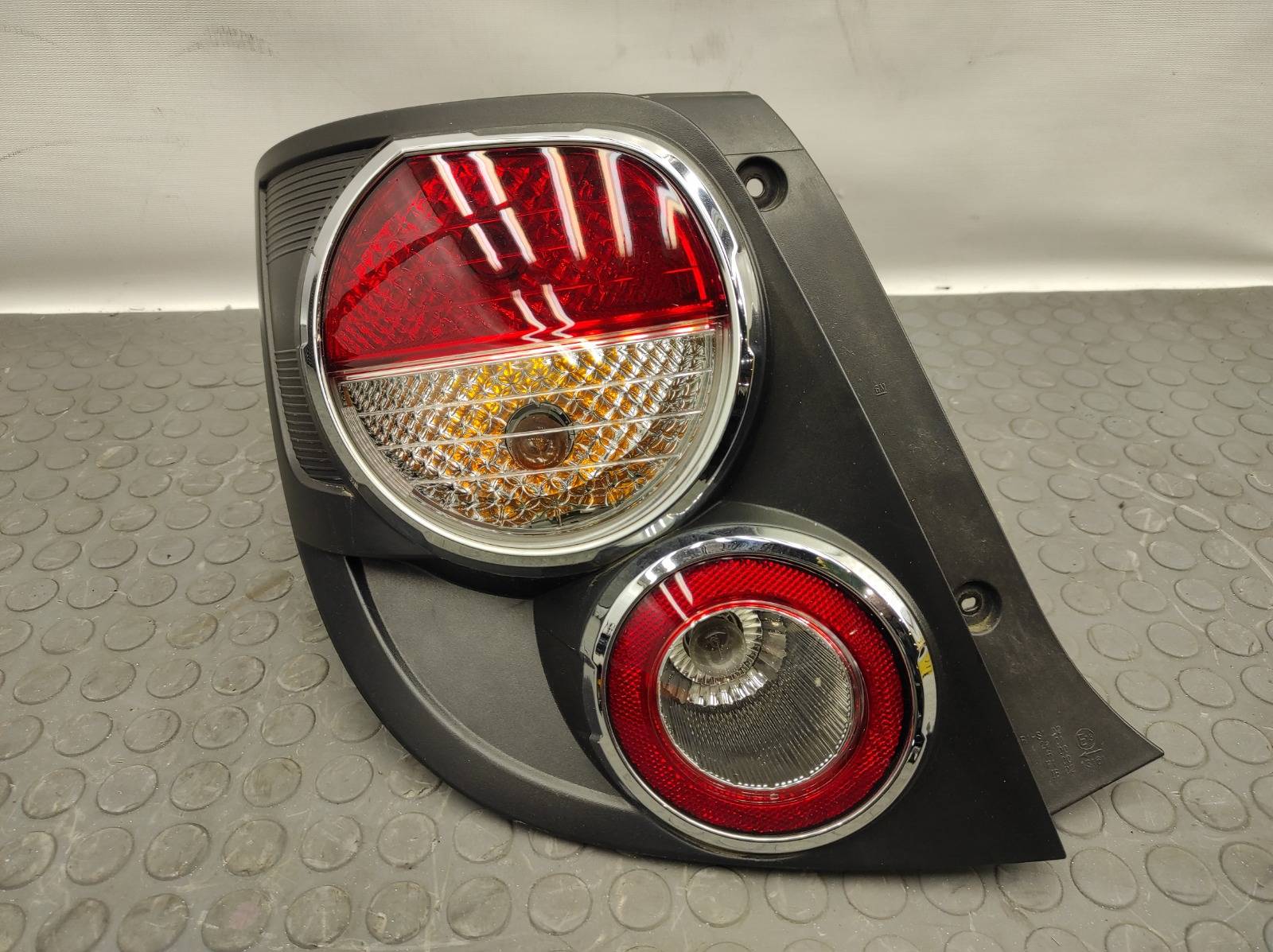 Запчасть фонарь левый CHEVROLET Aveo 2012 T300 F16D4 1.6 96831069 контрактная Фонарь левый CHEVROLET Aveo 2012 T300 F16D4 1.6 96831069 контрактная