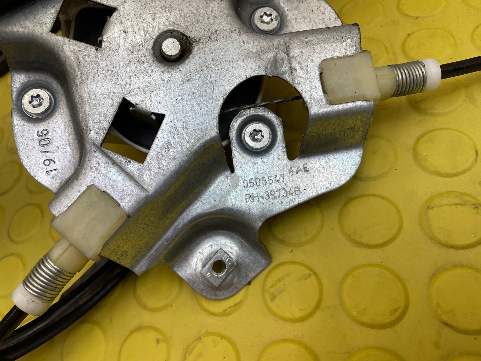 Стеклоподъемник передний правый 300C 2007 LX EZB 5.7 Стеклоподъемник передний правый 300C 2007 LX EZB 5.7