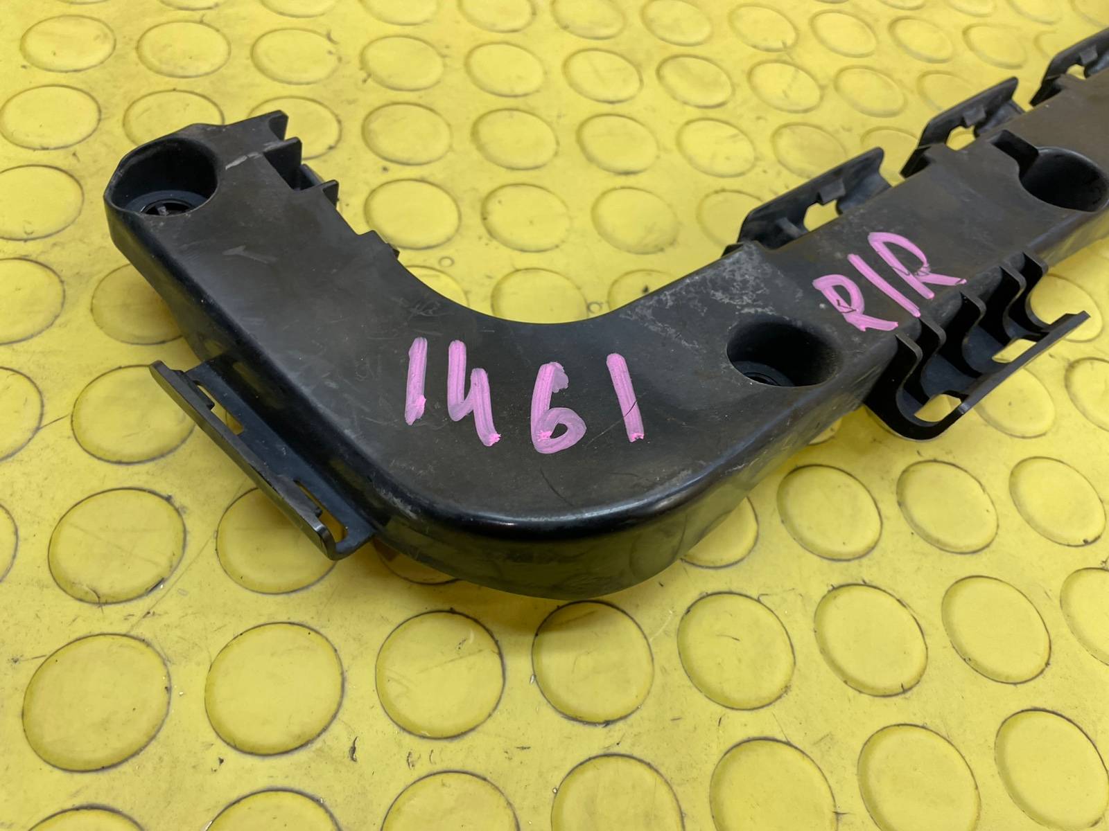 Кронштейн бампера задний правый JEEP Grand Cherokee WK2 ERB 3.6