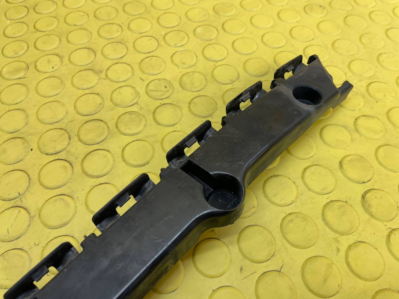 Кронштейн бампера задний правый Grand Cherokee 2012 WK2 ERB 3.6