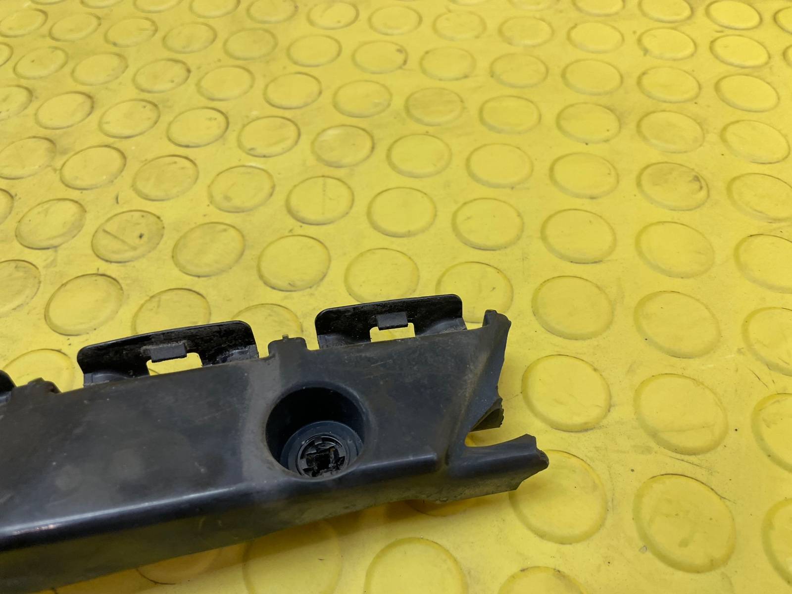 Кронштейн бампера задний правый Grand Cherokee 2012 WK2 ERB 3.6