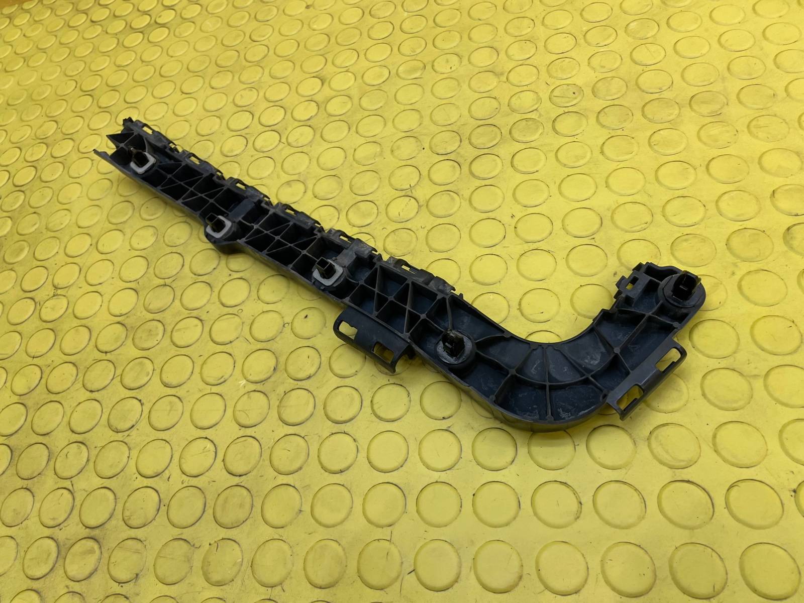 Кронштейн бампера задний правый Grand Cherokee 2012 WK2 ERB 3.6