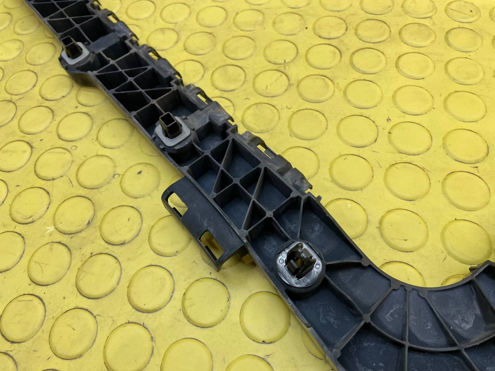 Кронштейн бампера задний правый Grand Cherokee 2012 WK2 ERB 3.6