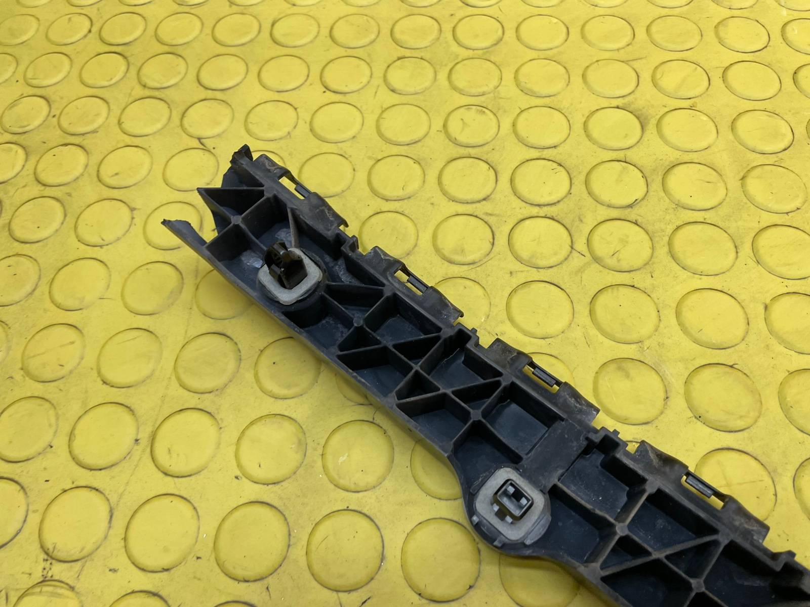 Кронштейн бампера задний правый Grand Cherokee 2012 WK2 ERB 3.6