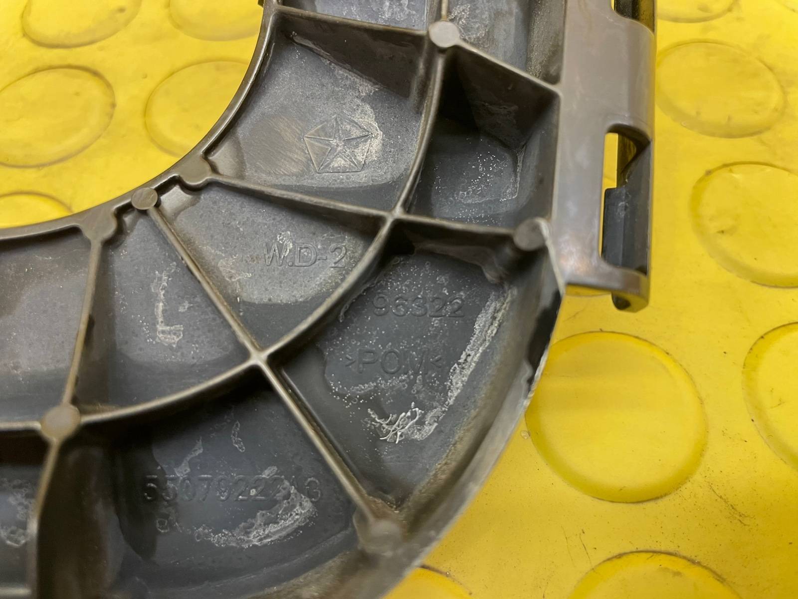 Кронштейн бампера задний правый Grand Cherokee 2012 WK2 ERB 3.6