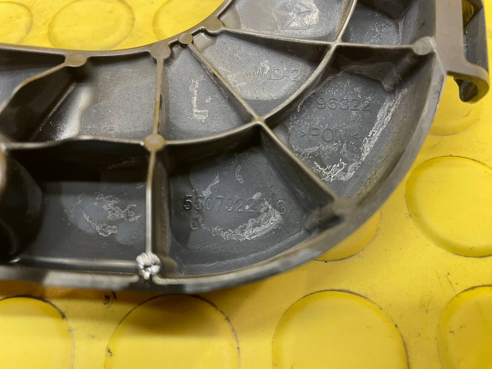 Кронштейн бампера задний правый Grand Cherokee 2012 WK2 ERB 3.6