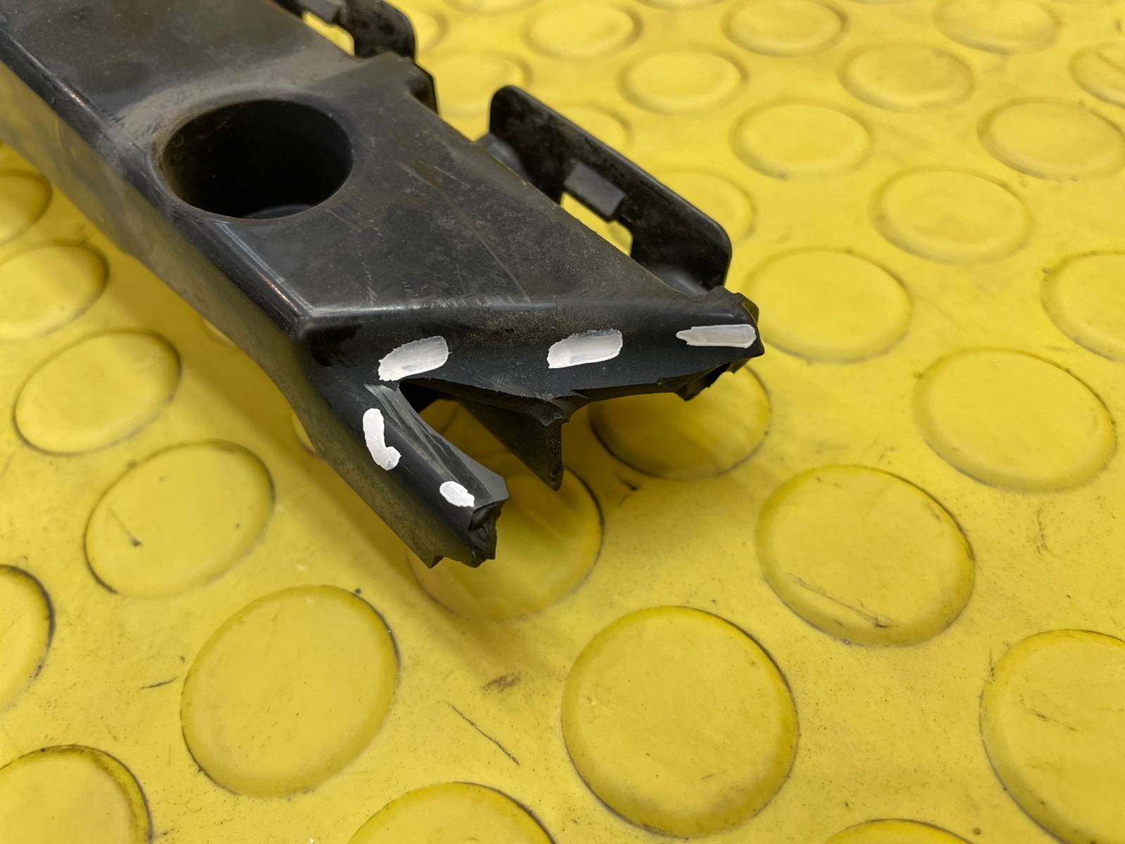 Кронштейн бампера задний правый Grand Cherokee 2012 WK2 ERB 3.6