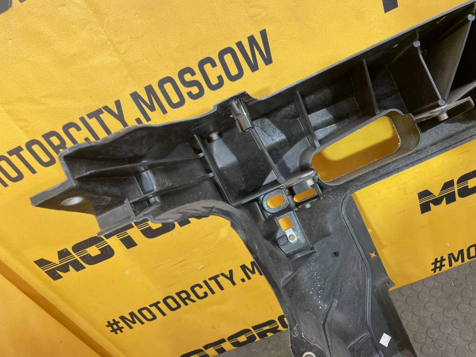 Кронштейн радиатора Explorer 2013 U502 T20HDTX 2.0L DOHC 16v DI Valencia
