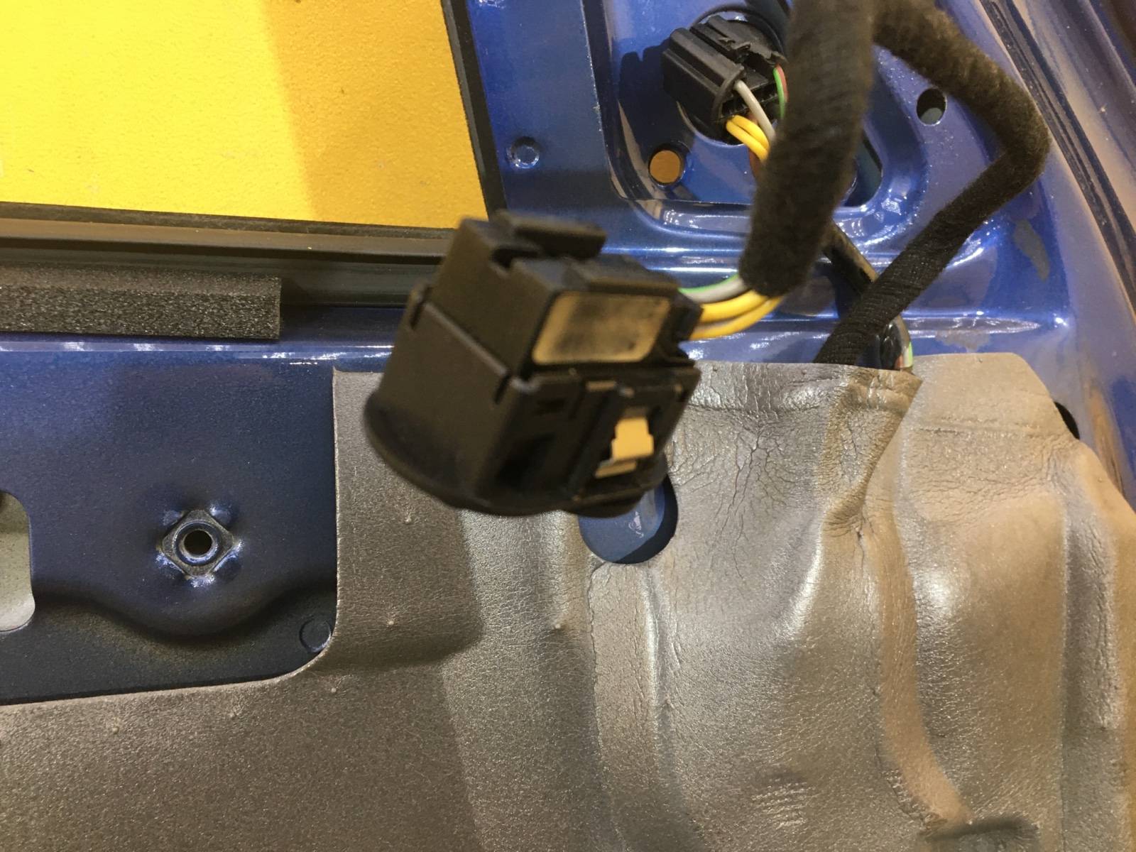 Дверь передняя левая 9-3 SERIES 2000 YS3D B205R