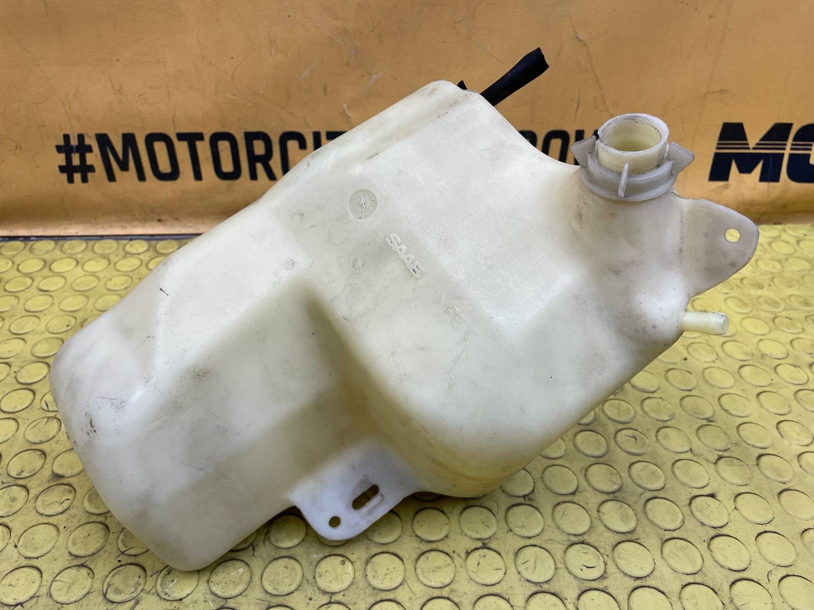 Запчасть бачок омывателя Saab 9-3 SERIES 2000 YS3D B205R 4787057 контрактная Бачок омывателя Saab 9-3 SERIES 2000 YS3D B205R 4787057 контрактная