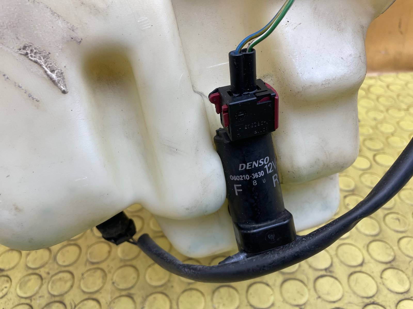 Бачок омывателя 9-3 SERIES 2000 YS3D B205R Бачок омывателя 9-3 SERIES 2000 YS3D B205R