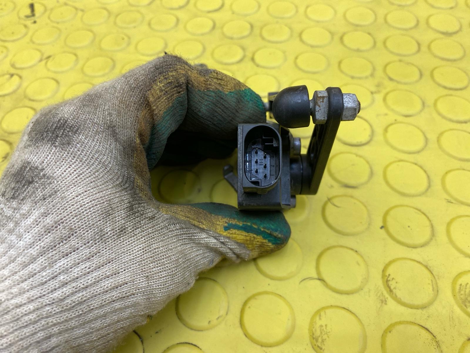 Датчик дорожного просвета передний левый 116i 2011 F20 N13B16A 1.6 Датчик дорожного просвета передний левый 116i 2011 F20 N13B16A 1.6