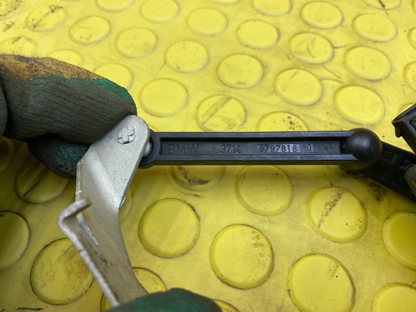 Датчик дорожного просвета передний левый 116i 2011 F20 N13B16A 1.6 Датчик дорожного просвета передний левый 116i 2011 F20 N13B16A 1.6