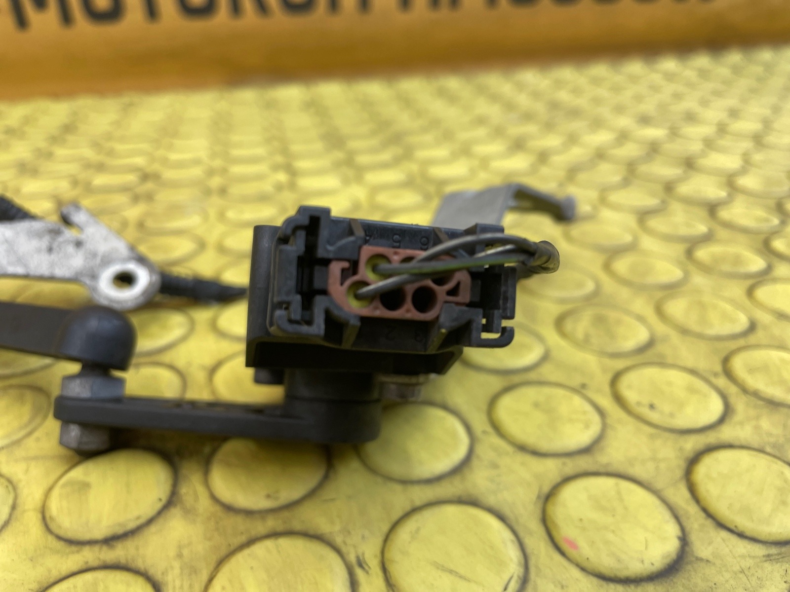 Датчик дорожного просвета 116i 2013 F20 N13B16A 1.6