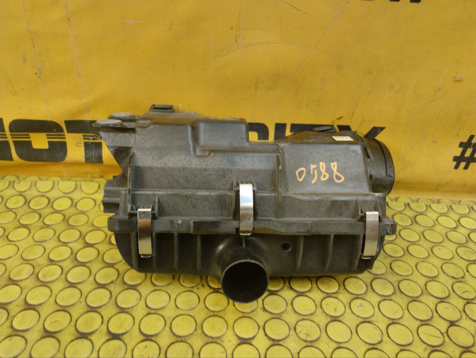 Корпус воздушного фильтра 2011 W451