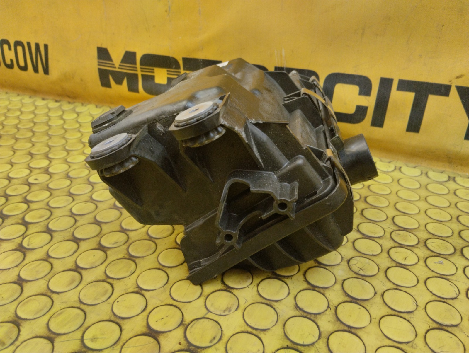 Корпус воздушного фильтра 2011 W451