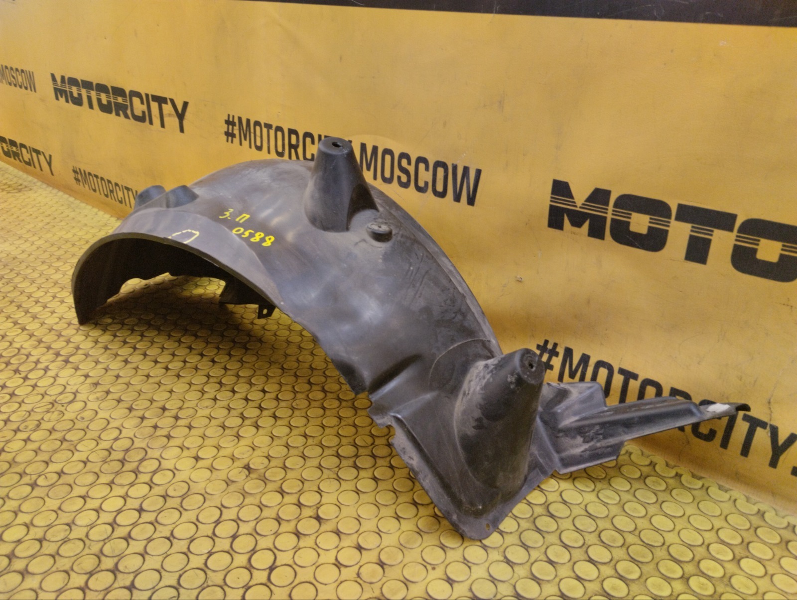 Подкрылок задний правый 2011 W451