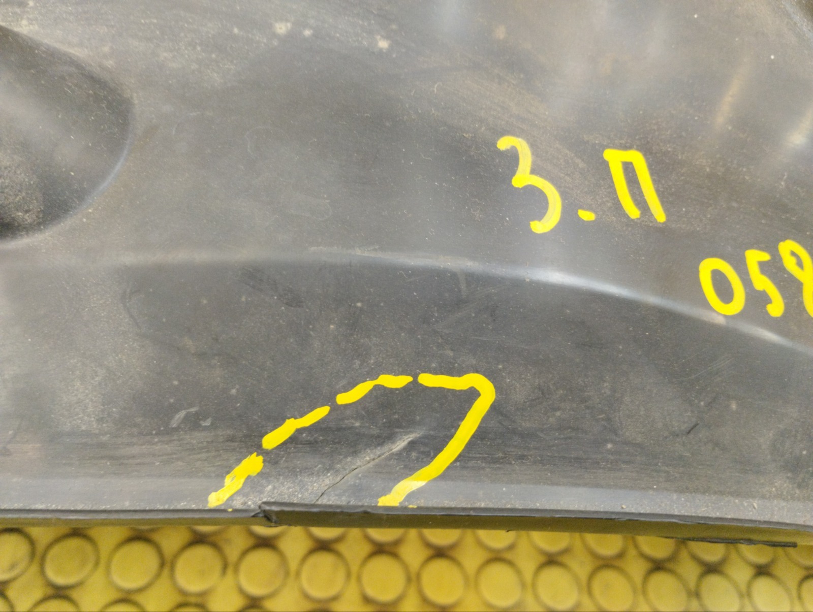 Подкрылок задний правый 2011 W451