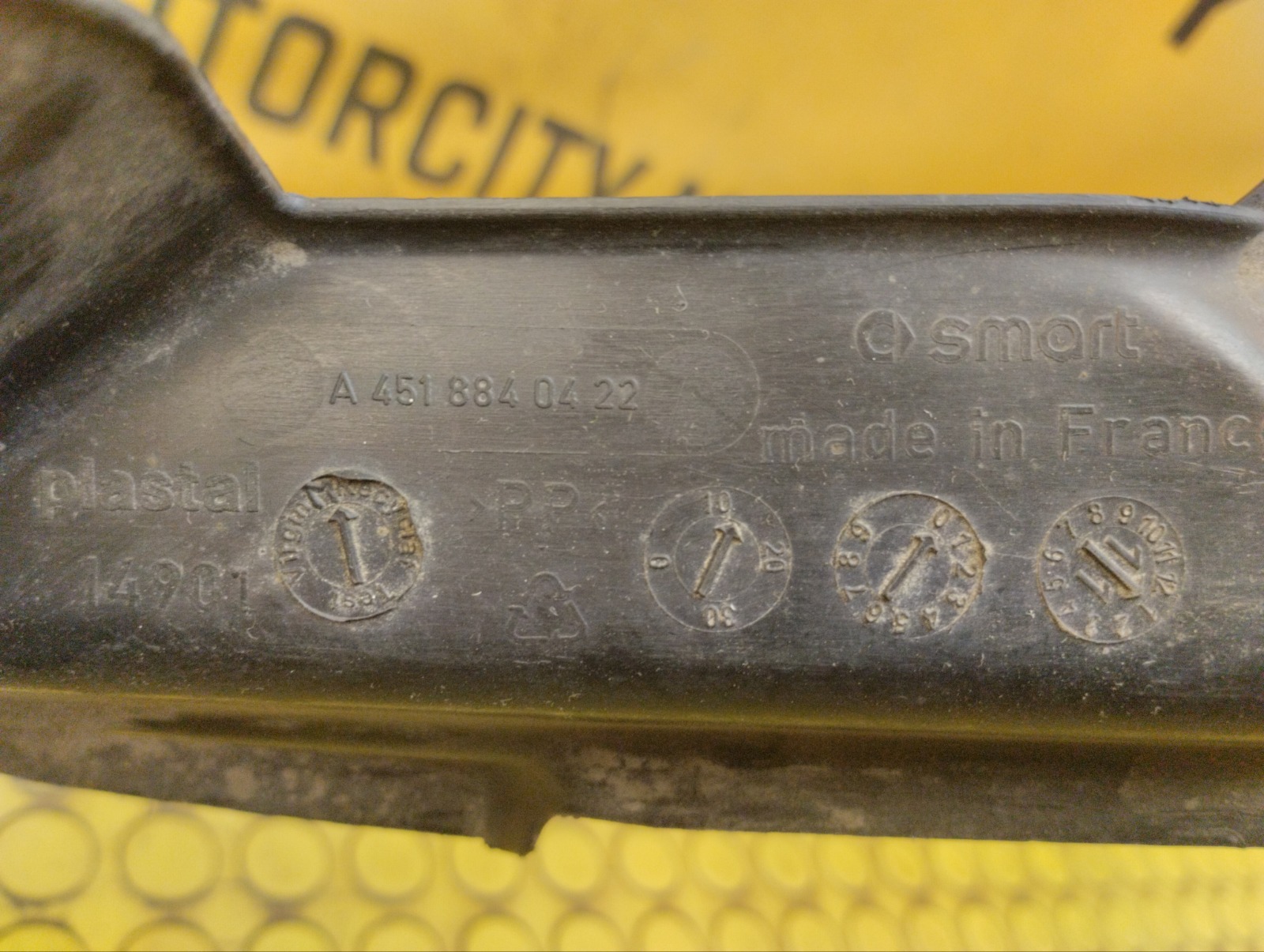 Подкрылок задний правый 2011 W451