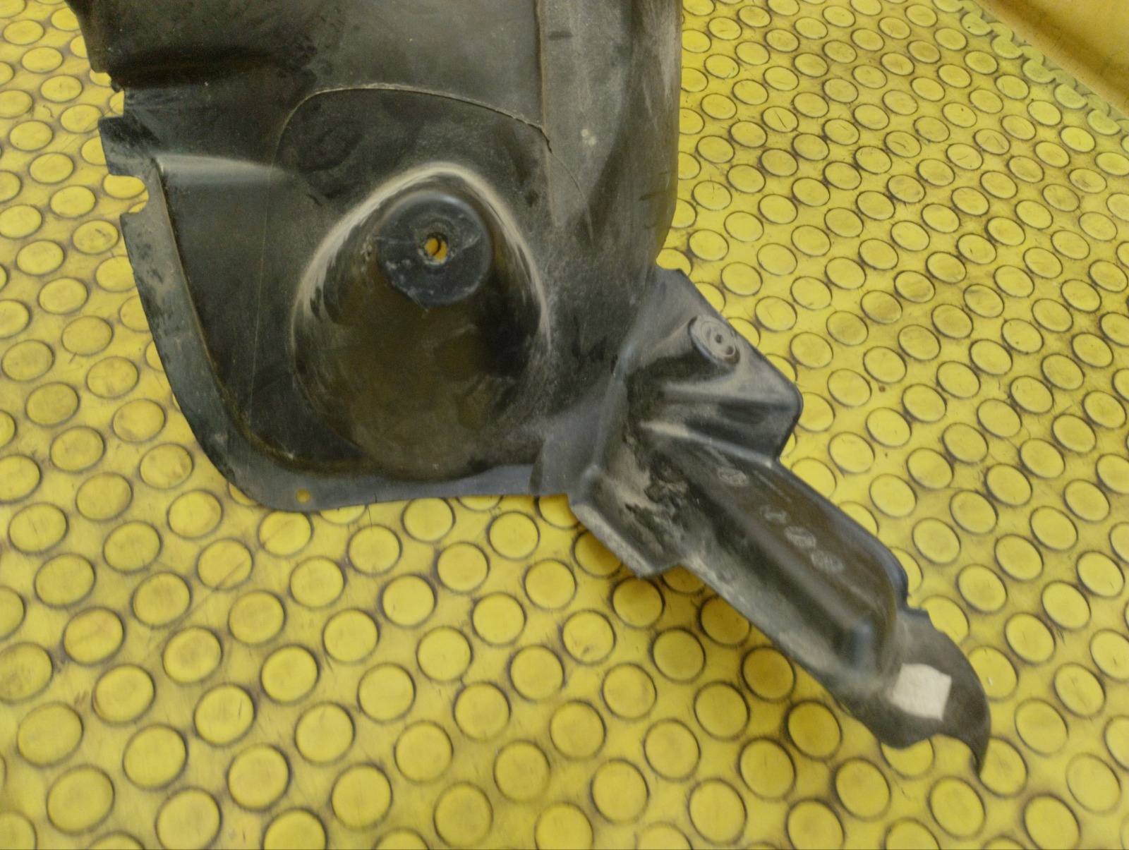 Подкрылок задний правый 2011 W451