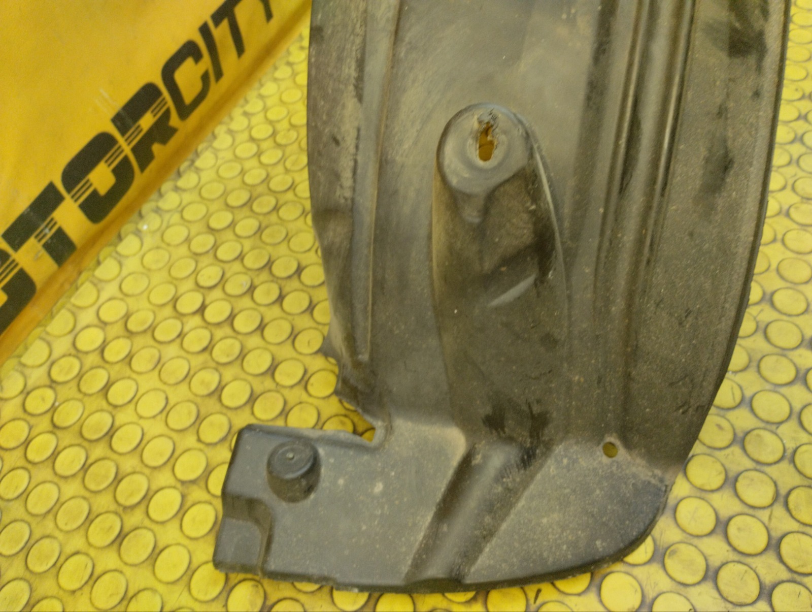 Подкрылок задний правый 2011 W451