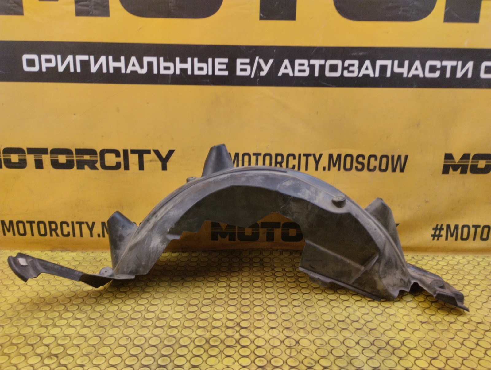 Подкрылок задний правый 2011 W451